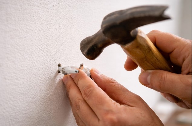 How to hang a shelf straight using a level and proper anchors